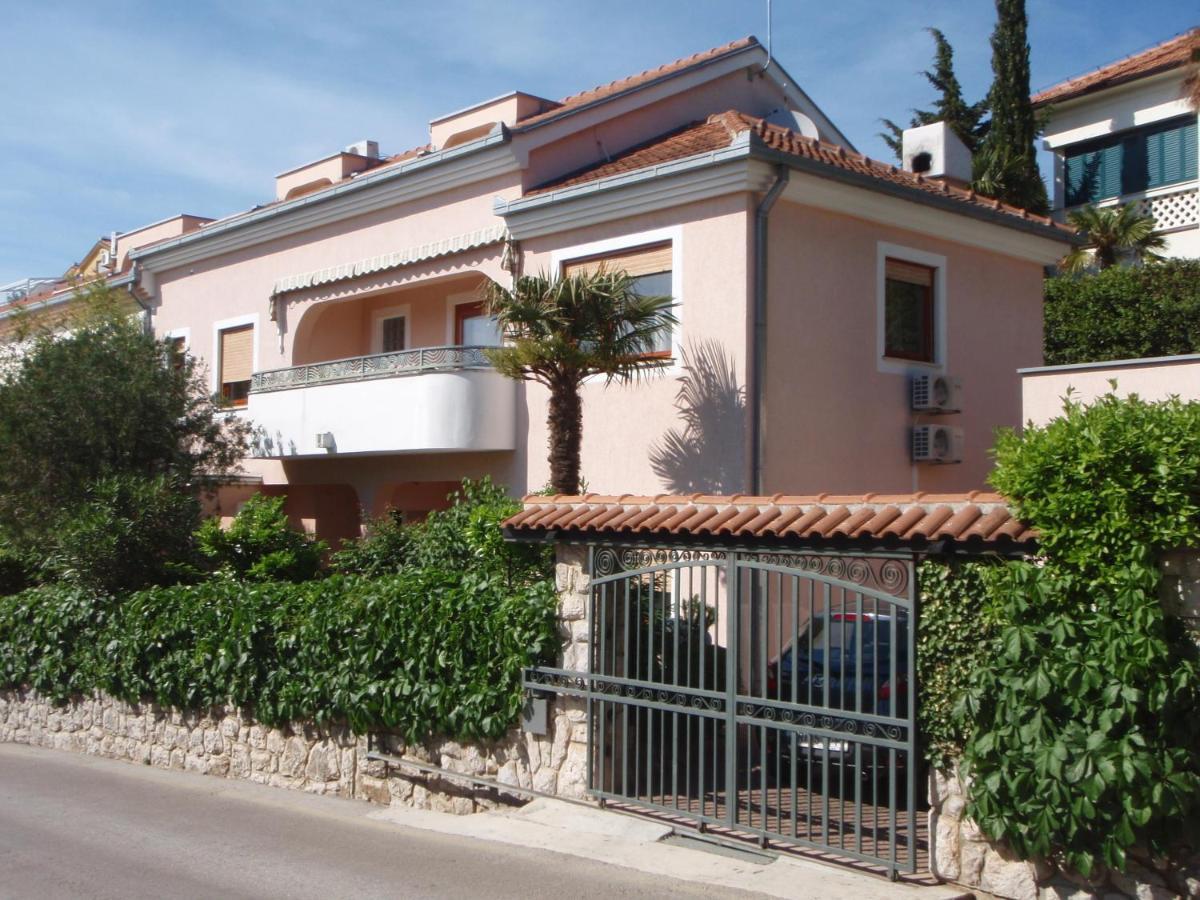 Apartments 30 M From The Beach Криквеница Екстериор снимка